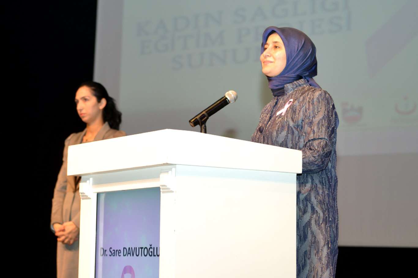 Sare Davutoğlu kadın sağlığı eğitim projesi toplantısına katıldı Sare Davutoğlu kadın sağlığı eğitim projesi toplantısına katıldı
